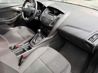 Gebraucht Ford Focus Trend 101 PS (74 kW) 2017 Blau Kombi