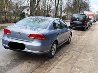 Gebraucht VW Passat 140 PS (102 kW) 2012 Blau Limousine