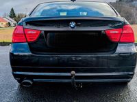 Gebraucht BMW 318 143 PS (105 kW) 2011 Schwarz Limousine