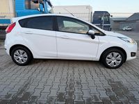 Gebraucht Ford Fiesta Trend 101 PS (74 kW) 2015 Weiß Kleinwagen