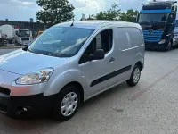Gebraucht Peugeot Partner 90 PS (66 kW) 2015 Silber Van / Kleinbus