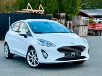 Gebraucht Ford Fiesta 101 PS (74 kW) 2018 Weiß Kleinwagen
