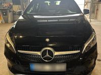 Gebraucht Mercedes A180 122 PS (89 kW) 2016 Schwarz Kleinwagen