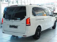 Gebraucht Mercedes V300 237 PS (174 kW) 2024 Weiß Van / Kleinbus