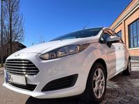 Gebraucht Ford Fiesta 80 PS (58 kW) 2013 Weiß Kleinwagen