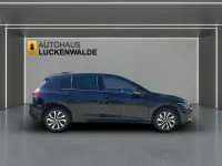Second-hand VW Golf VIII Active 110 CP (80 kW) 2023 Negru Berlinǎ