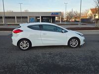 Gebraucht Kia Ceed Spirit 135 PS (99 kW) 2013 Weiß Kleinwagen