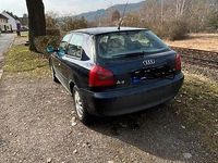 Używany Audi A3 Ambiente 90 KM (66 kW) 1998 Purpurowy Hatchback