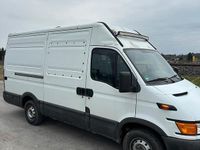 Second-hand Iveco Daily 116 CP (85 kW) 2003 Alb Monovolum