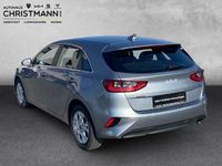 Gebraucht Kia Ceed Comfort 120 PS (88 kW) 2022 Lunarsilber Kleinwagen