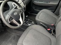 Gebraucht Hyundai i20 77 PS (56 kW) 2012 Schwarz Kleinwagen