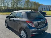 Gebraucht Toyota Yaris 69 PS (50 kW) 2014 Grau Kleinwagen