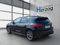 Neu Ford Focus ST-Line 125 PS (91 kW) 2025 Agate black metallic Limousine