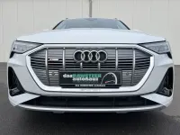 Gebraucht Audi e-tron S-Line 300 kW (408 PS) 2022 Gletscherweiã SUV