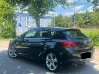 Gebraucht Opel Astra Edition 140 PS (102 kW) 2013 Schwarz Kleinwagen