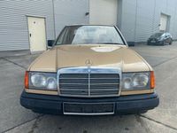 Gebraucht Mercedes E230 132 PS (97 kW) 1988 Gold metallic Limousine