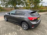 Gebraucht Ford Focus Titanium 125 PS (91 kW) 2018 Grau Limousine