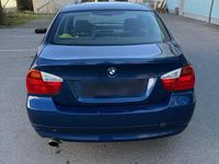Gebraucht BMW 320 150 PS (110 kW) 2006 Blau Limousine