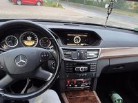 Gebraucht Mercedes E220 177 PS (130 kW) 2011 Blau Kombi