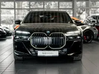 Gebraucht BMW M760e Performance 381 PS (280 kW) 2025 Schwarz Limousine
