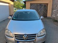 Second-hand VW Jetta 141 CP (103 kW) 2006 Argintiu Berlinǎ