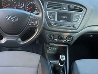 Gebraucht Hyundai i20 Select 84 PS (61 kW) 2019 Rot Kleinwagen