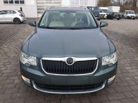 Gebraucht Skoda Superb Elegance 160 PS (117 kW) 2013 Malachitegrün metallic Kombi