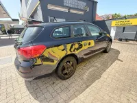 Gebraucht Opel Astra 101 PS (74 kW) 2011 Schwarz Kombi