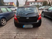 Gebraucht Hyundai i20 78 PS (57 kW) 2011 Schwarz Kleinwagen
