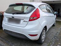 Gebraucht Ford Fiesta 60 PS (44 kW) 2011 Weiß Kleinwagen