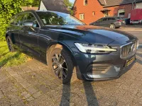 Gebraucht Volvo V60 Momentum 163 PS (119 kW) 2022 Blau Kombi