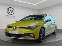 Gebraucht VW Golf VIII Active 150 PS (110 kW) 2023 Limonengelb Kombi