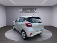 Gebraucht Hyundai i10 GO! 67 PS (49 kW) 2023 Sleek silver / met Kleinwagen