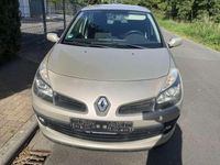 Gebraucht Renault Clio II Dynamique 88 PS (64 kW) 2006 Gold Limousine