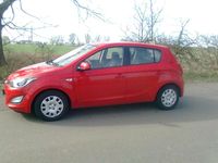 Gebraucht Hyundai i20 86 PS (63 kW) 2012 Rot Kleinwagen