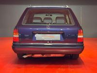Gebraucht Mercedes E280 193 PS (141 kW) 1994 Blau Kombi