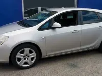 Używany Opel Astra 140 KM (102 kW) 2012 Srebrny Sedan/Limuzyna