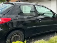 Używany Peugeot 206 75 KM (55 kW) 2009 Czarny Sedan/Limuzyna