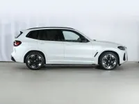 Gebraucht BMW iX3 Impressive 210 kW (286 PS) 2022 Mineralweiss metallic SUV