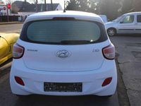 Gebraucht Hyundai i10 Style 87 PS (63 kW) 2016 Polar white / sol Kleinwagen