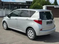 Gebraucht Toyota Verso-S Life 99 PS (72 kW) 2012 Silber Van / Kleinbus