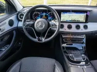 Gebraucht Mercedes E220 Avantgarde 194 PS (142 kW) 2022 Schwarz Limousine