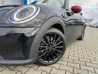 Używany Mini Cooper Essential 136 KM (100 kW) 2022 Czarny Hatchback