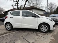 Gebraucht Hyundai i10 67 PS (49 kW) 2014 Weiß Kleinwagen
