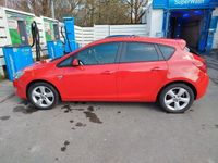 Gebraucht Opel Astra 101 PS (74 kW) 2012 Rot Limousine