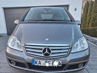 Gebraucht Mercedes A200 Avantgarde 140 PS (102 kW) 2011 Grau Van / Kleinbus