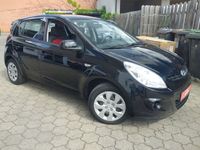 Gebraucht Hyundai i20 Edition 101 PS (74 kW) 2012 Schwarz Limousine