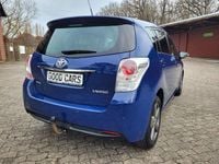 Gebraucht Toyota Verso Executive 111 PS (81 kW) 2015 Blau Van / Kleinbus