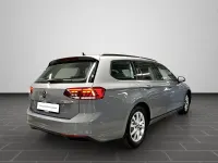 Gebraucht VW Passat Basis 122 PS (89 kW) 2023 Mondsteingrau Kombi