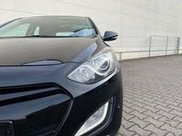 Gebraucht Hyundai i30 Trend 99 PS (72 kW) 2014 Phantom black mineraleffekt Kombi